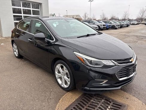 Used 2017 Chevrolet Cruze Premier image 3