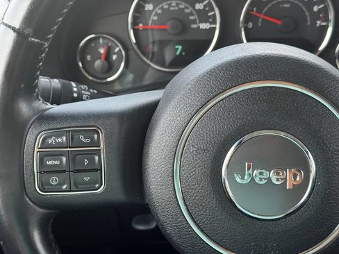 Used 2013 Jeep Wrangler Unlimited Rubicon w/ Connectivity Group AWD/4WD image 24