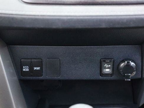 Used 2018 Toyota RAV4 LE image 39