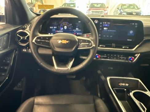 Used 2025 Chevrolet Equinox LT w/ Convenience Package II FWD image 16