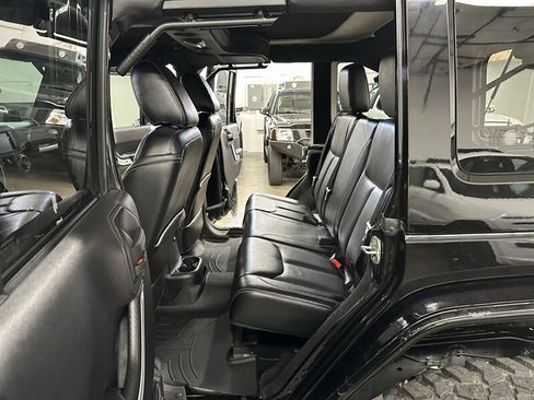 Used 2016 Jeep Wrangler Unlimited Rubicon AWD/4WD image 16
