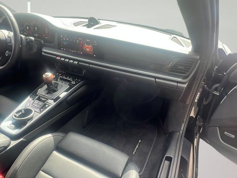 Certified 2025 Porsche 911 Carrera T RWD image 20