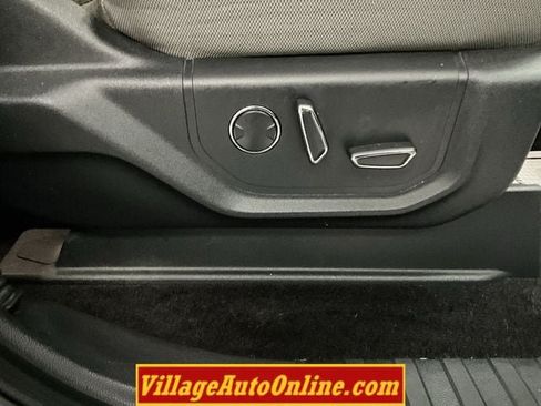 Used 2016 Ford F150 XLT w/ Equipment Group 302A Luxury AWD/4WD image 36