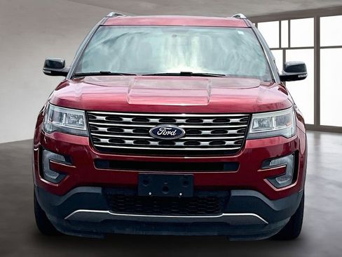 Used 2017 Ford Explorer XLT w/ Equipment Group 202A AWD/4WD image 4