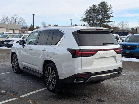 Used 2025 Lexus LX 600 4WD w/ Luxury Package image 5