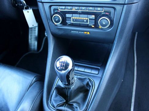 Used 2013 Volkswagen Golf R w/Sunroof & Navi image 26