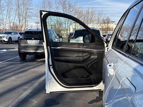 New 2025 Jeep Grand Cherokee L Limited image 16