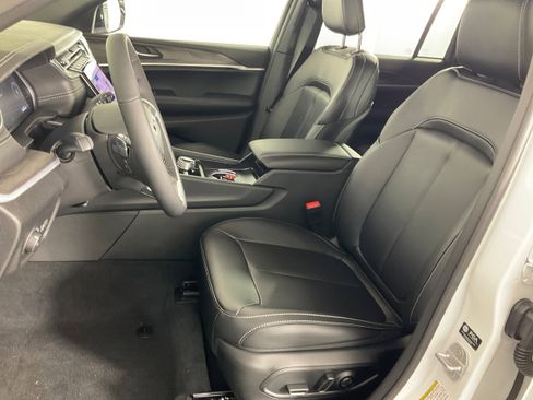 New 2025 Jeep Grand Cherokee Limited image 10