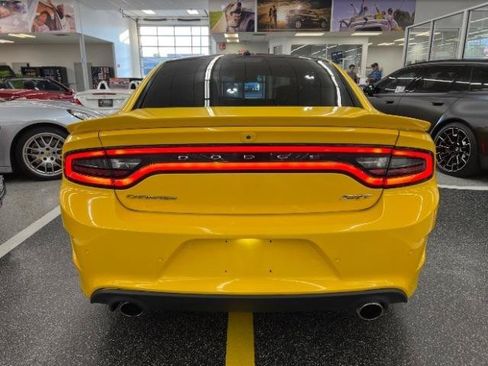 Used 2017 Dodge Charger SRT w/ Harman/Kardon Audio Group RWD image 7