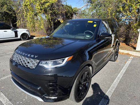 Used 2024 Land Rover Discovery Metropolitan Edition image 2