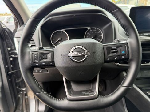 Used 2025 Nissan Rogue SV FWD image 30