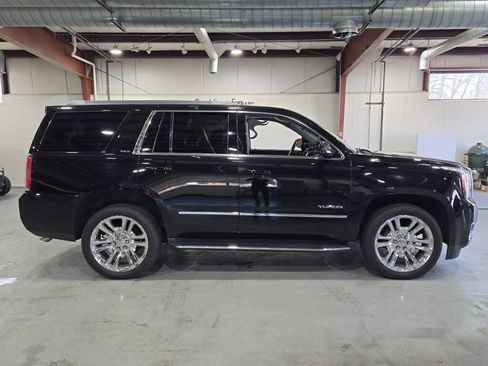 Used 2018 GMC Yukon SLT w/ Premium Edition image 6