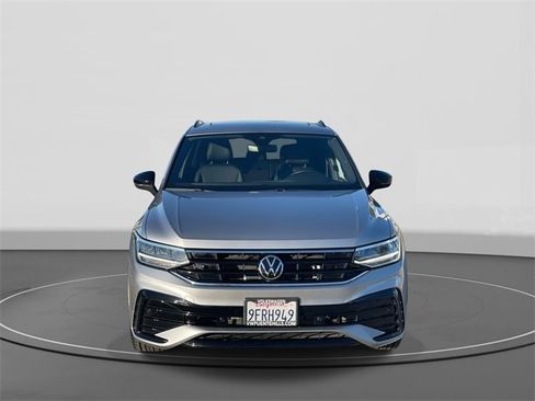 Used 2023 Volkswagen Tiguan SE R-Line image 2