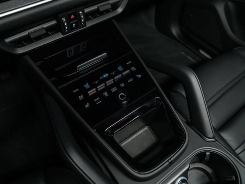 Used 2025 Porsche Cayenne AWD/4WD image 23