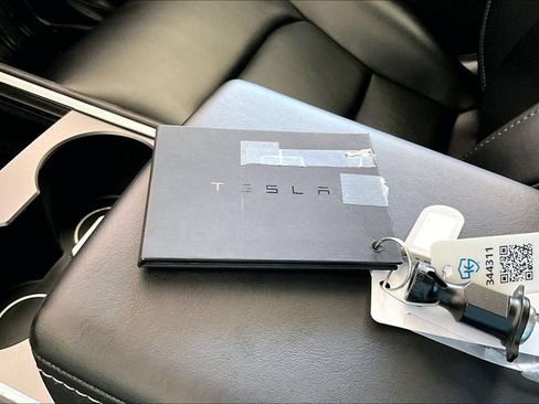 Used 2021 Tesla Model Y Long Range AWD/4WD image 35