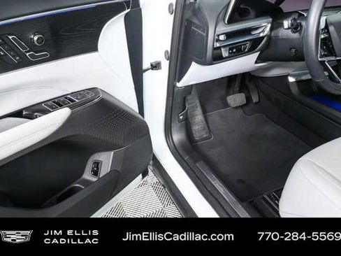 Used 2024 Cadillac Lyriq Luxury AWD/4WD image 7