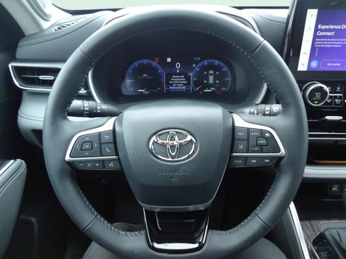 Used 2024 Toyota Highlander Limited AWD/4WD image 13