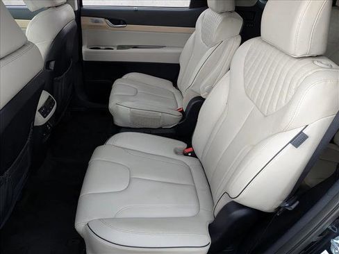 Used 2024 Hyundai Palisade Limited FWD image 18