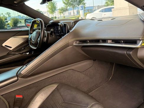 Used 2021 Chevrolet Corvette Stingray Premium Conv w/ Z51 Performance Package RWD image 32