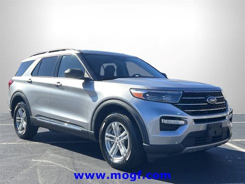 Used 2021 Ford Explorer XLT w/ Equipment Group 202A image 4