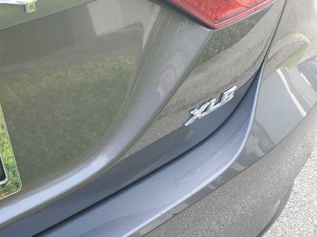 Used 2018 Toyota Camry XLE FWD image 29