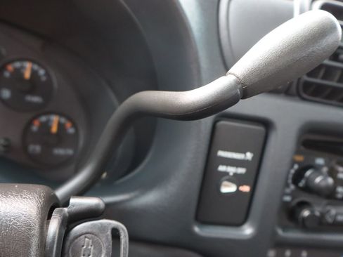 Used 2000 Chevrolet S10 Pickup LS w/ Preferred Equipment Group image 23