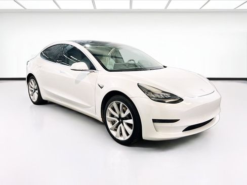 Used 2020 Tesla Model 3 Standard Range Plus image 3