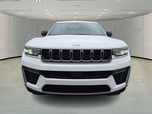 New 2026 Jeep Grand Cherokee Limited RWD image 2