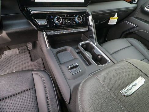 New 2025 GMC Sierra 2500 Denali w/ Denali Reserve Package image 20