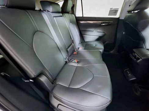 Certified 2025 Toyota Highlander Limited AWD/4WD image 24