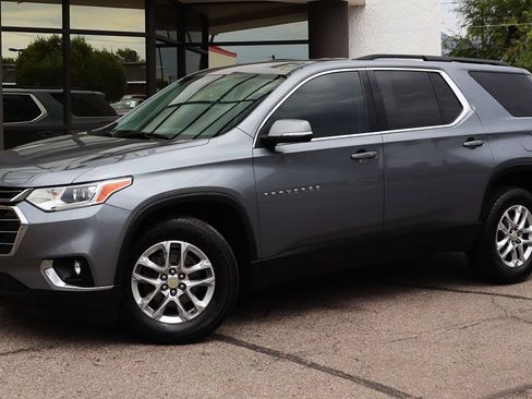 Used 2021 Chevrolet Traverse LT FWD image 3