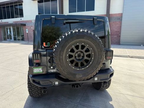Used 2017 Jeep Wrangler Unlimited Rubicon w/ Max Tow Package AWD/4WD image 17