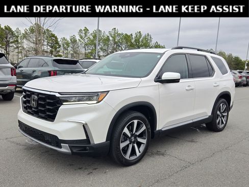 Used 2025 Honda Pilot Touring image 3