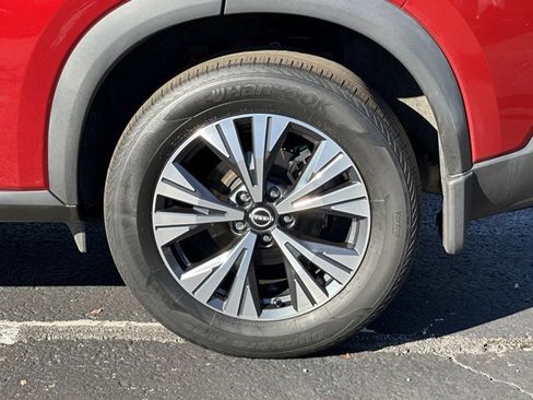 Certified 2022 Nissan Rogue SV image 10