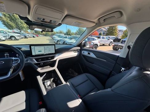 New 2026 Ford Explorer Active w/ Active Comfort Package image 18