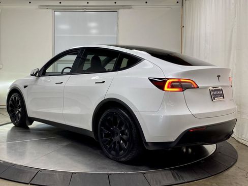 Used 2023 Tesla Model Y Long Range AWD/4WD image 7
