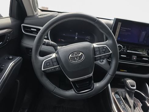 Used 2023 Toyota Highlander Platinum AWD/4WD image 11