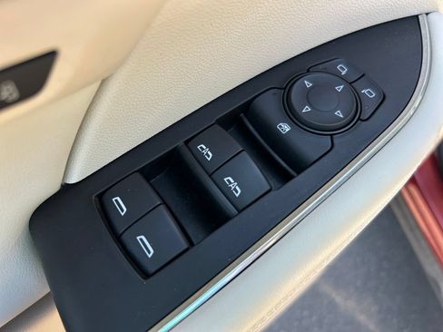 Used 2023 Buick Envision Avenir AWD/4WD image 18