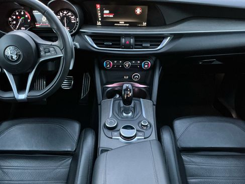 Used 2018 Alfa Romeo Stelvio Ti Sport image 9