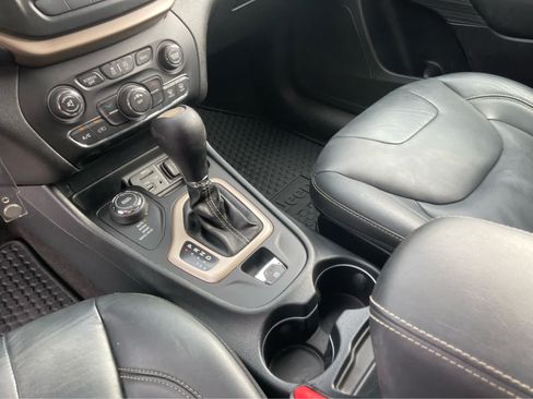 Used 2015 Jeep Cherokee Latitude w/ Cold Weather Group AWD/4WD image 17