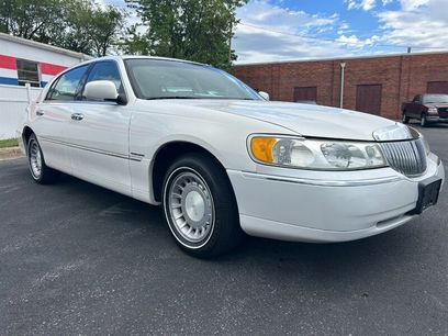 Used 2002 Lincoln Town Car Executive
