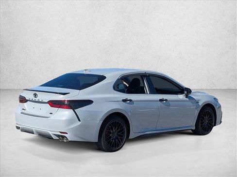 Used 2023 Toyota Camry SE image 5