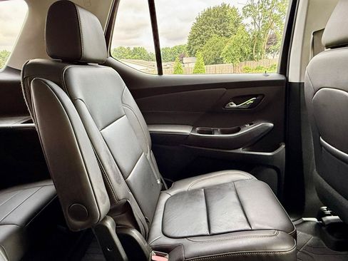 Used 2020 Chevrolet Traverse LT w/ LPO, Black Accent Package AWD/4WD image 33