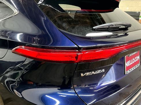 Used 2021 Toyota Venza XLE image 30