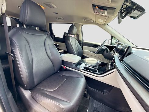 Used 2024 Kia Carnival SX FWD image 16