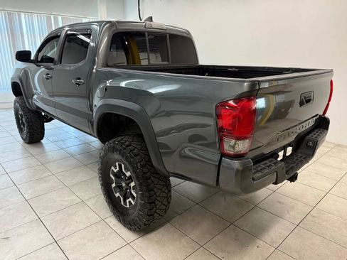 Used 2016 Toyota Tacoma TRD Off-Road image 7