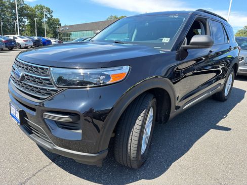 Used 2023 Ford Explorer XLT AWD/4WD image 6