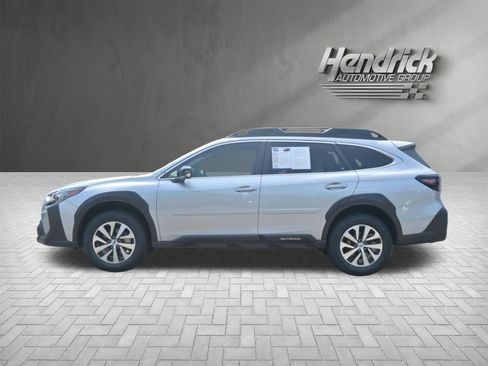 Certified 2025 Subaru Outback Premium w/ Popular Package #1A AWD/4WD image 6