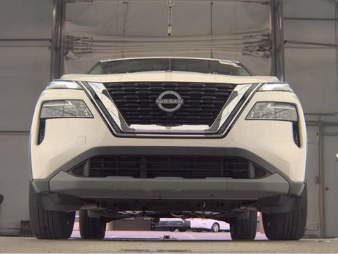 Used 2023 Nissan Rogue SV w/ SV Premium B Package AWD/4WD image 3