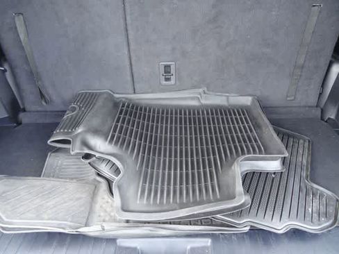 Used 2023 Toyota Highlander XLE FWD image 8